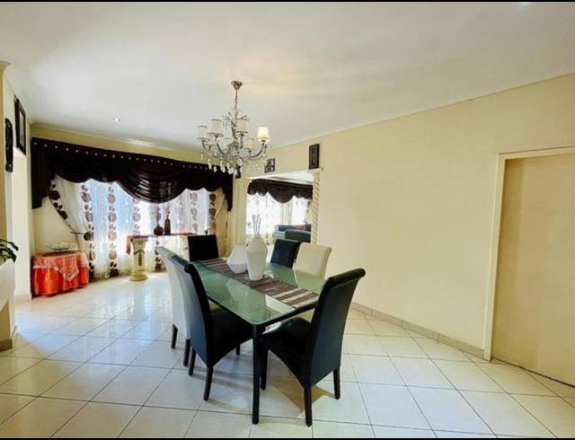 6 BEDROOM HOUSE FOR SALE IN GLENANDA